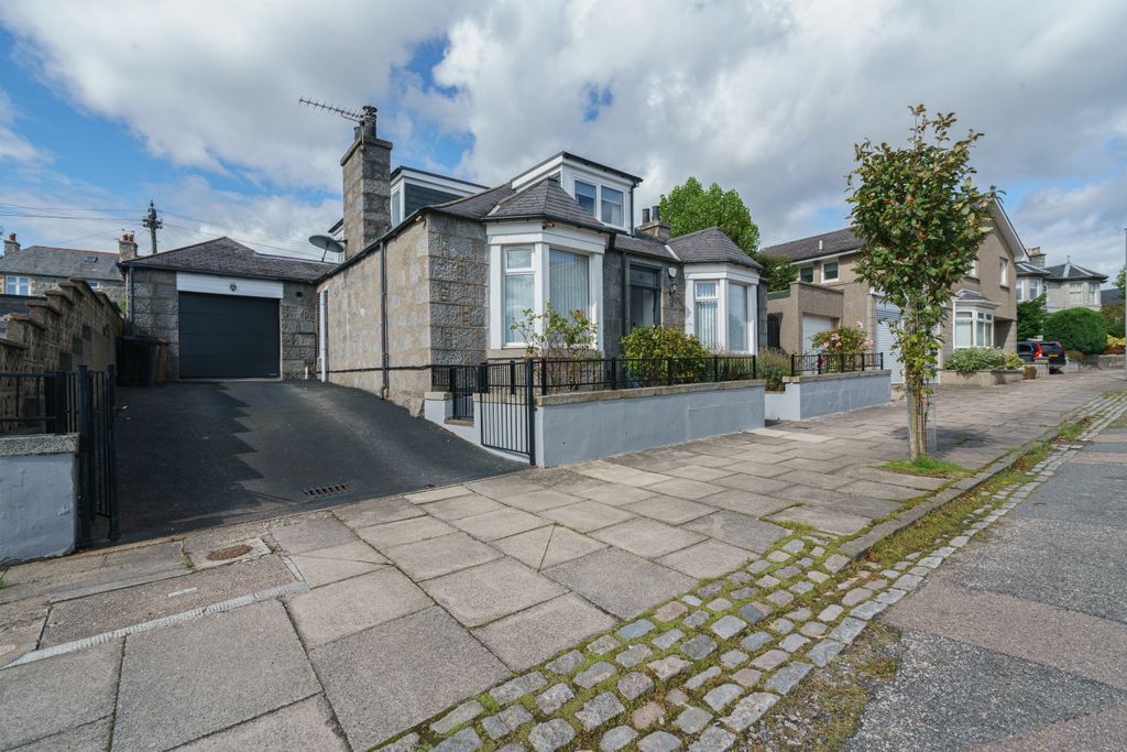 Additional image 28 of 6 bed detached house for saleBraemar Place, Aberdeen AB10