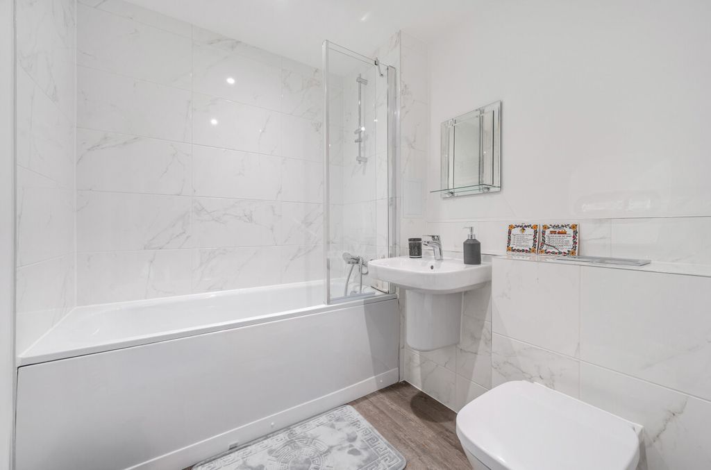 Additional image 5 of 2 bed flat for saleRoman Way, Beckenham, Kent BR3