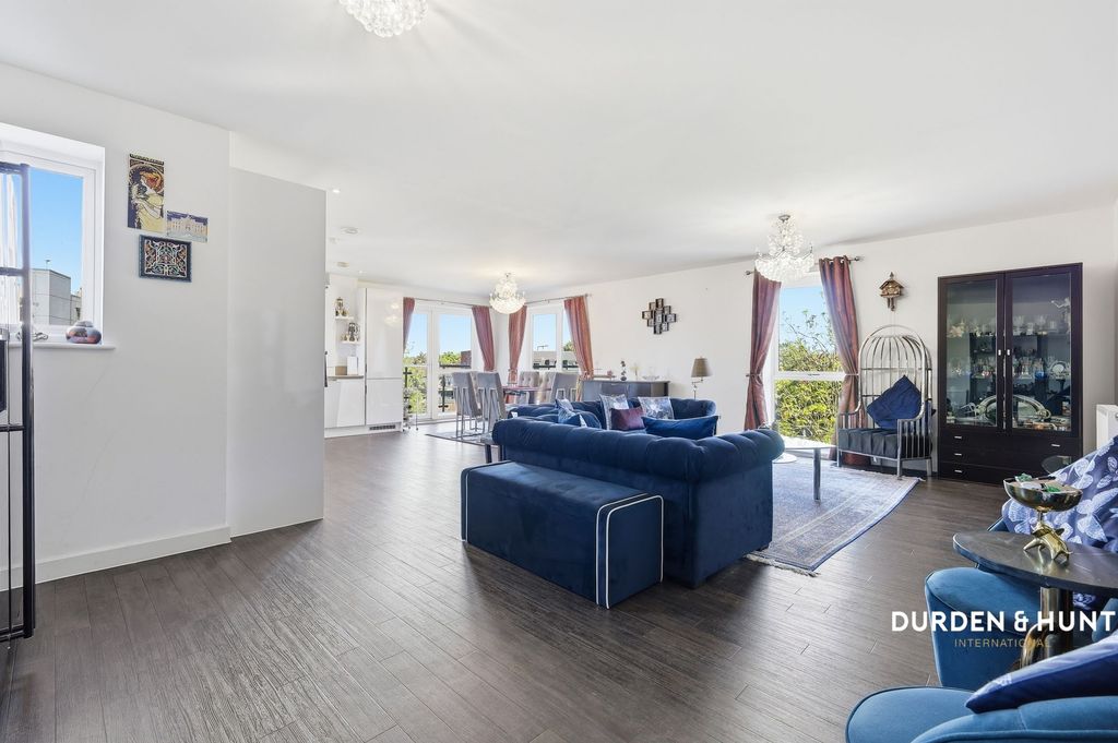 Additional image 4 of 3 bed flat for saleSt. Clements Avenue, Romford RM3