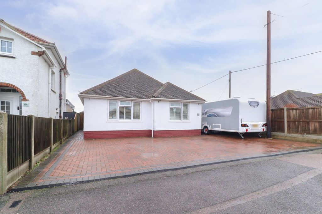 3 bed bungalow for salePark Avenue, Birchington CT7