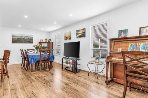 Additional image 8 of 227 5th Street W, North Vancouver, BC, V7M 1J9