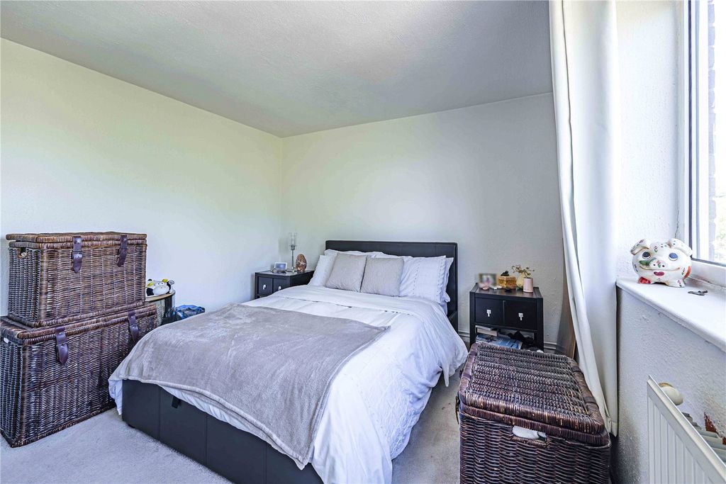Additional image 7 of 2 bed flat for saleBeech Drive, Berkhamsted, Hertfordshire HP4