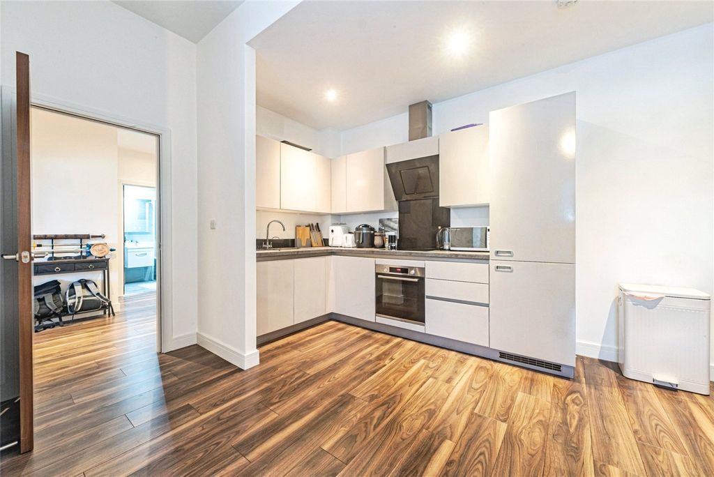 Additional image 9 of 2 bed flat for saleLittle Victoria Street, Basingstoke, Hampshire RG21