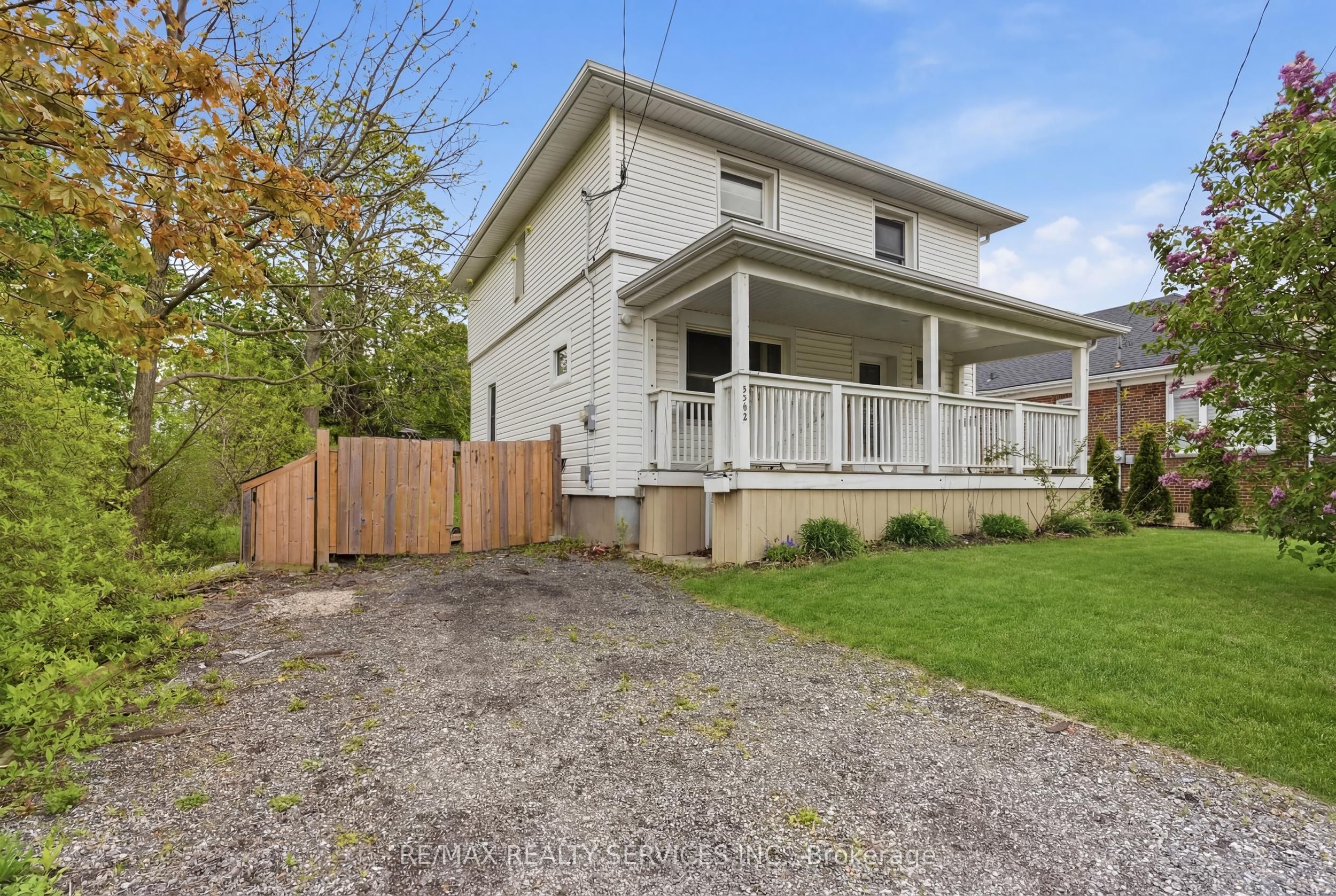 5292 Bridge Street, Niagara Falls, ON, L2E 2T3