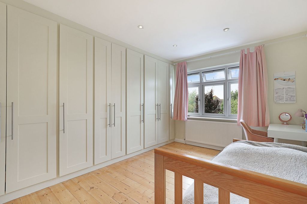 Additional image 17 of 4 bed semi-detached house for saleDevon Close, Buckhurst Hill IG9