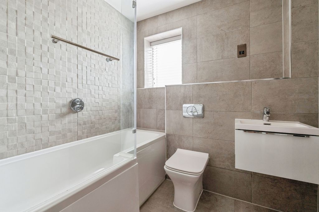 Additional image 13 of 2 bed flat for saleBelvedere Close, Billericay, Essex CM11