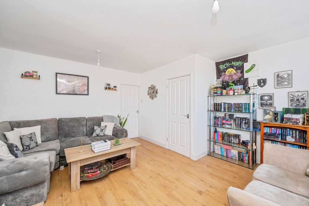 Additional image 4 of 3 bed flat for saleBrowns Lane, Dordon, Tamworth, Warwickshire B78