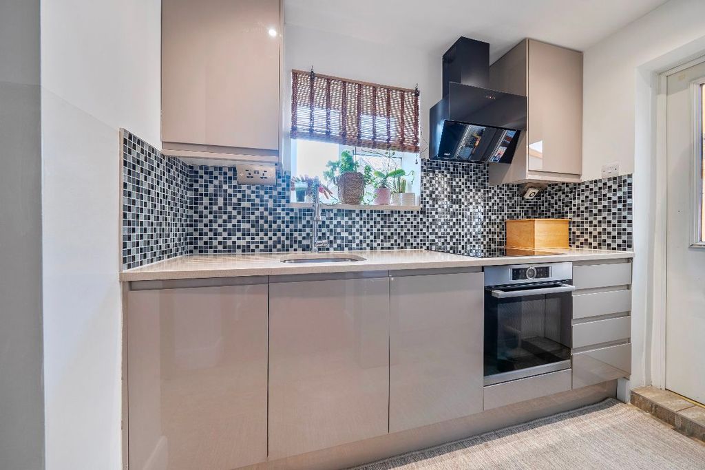 Additional image 5 of 3 bed end terrace house for saleDagenham Road, Romford RM7