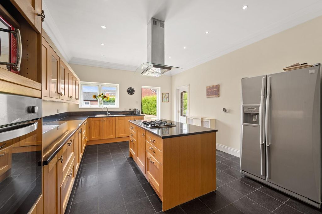 Additional image 5 of 4 bed detached house for saleNoak Hill Road, Billericay CM12