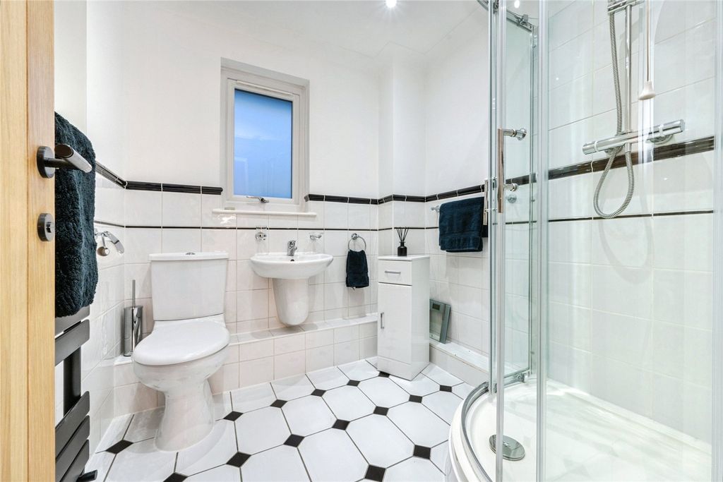 Additional image 20 of 5 bed detached house for saleChaucer Drive, Biggleswade, Bedfordshire SG18