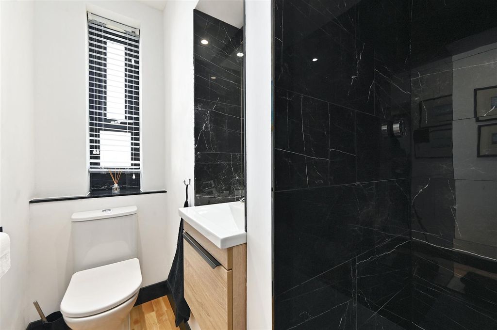 Additional image 12 of 3 bed flat for saleDe La Warr Parade, Bexhill-On-Sea TN40