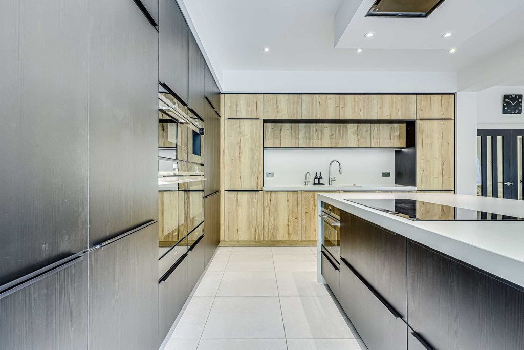 Additional image 16 of 5 bed detached house for saleBenfleet Road, Benfleet SS7