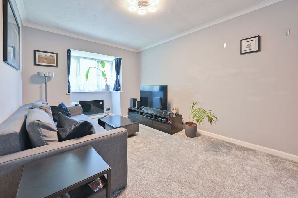 1 bed flat for saleThe Hideaway, Watford, Abbots Langley WD5 photo 2