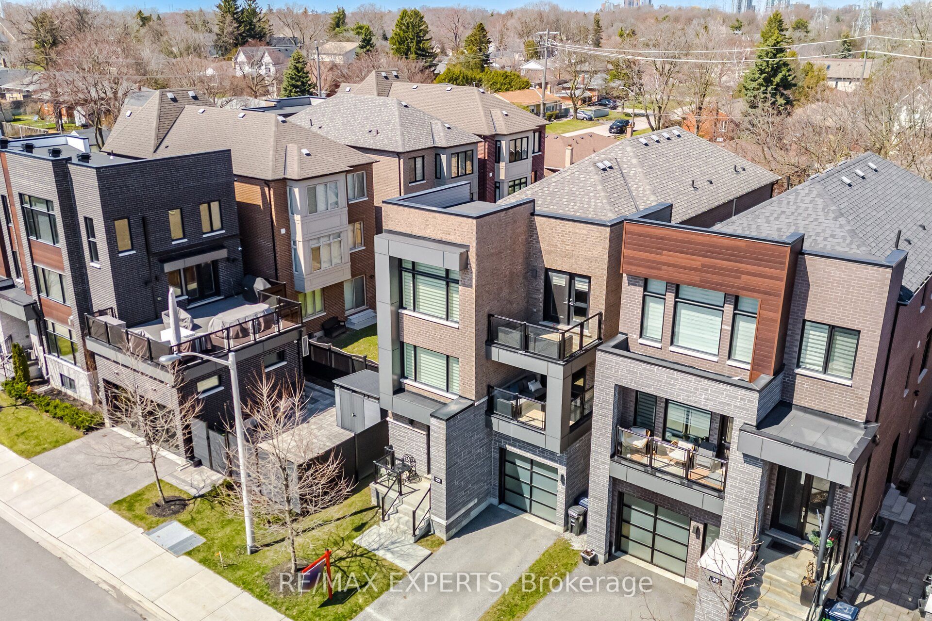 Additional image 2 of 22 Kipling Grove Court, Toronto, ON, M9B 0C6
