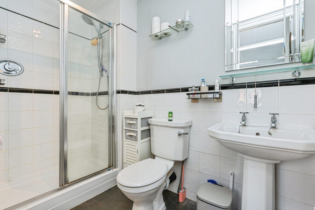Additional image 15 of 2 bed flat for saleFlat 4 Linden House, Guildford Road, Billingshurst RH14