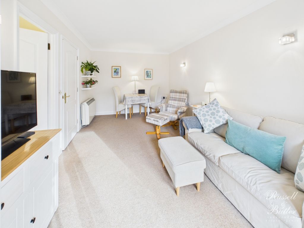 Additional image 2 of 2 bed flat for salePaynes Court, High Street, Buckingham, Buckinghamshire MK18