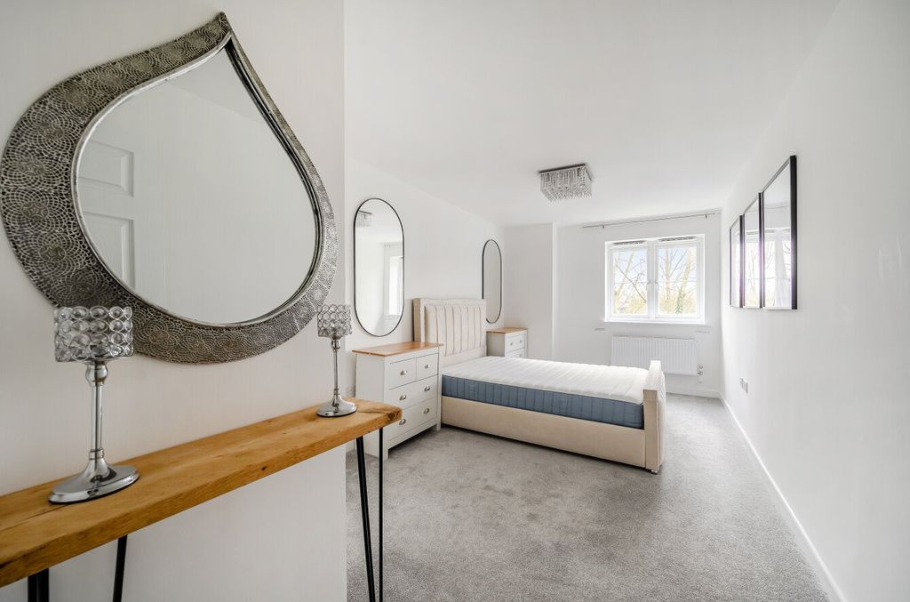 Additional image 6 of 1 bed flat for saleClover Grove, Alton, Hampshire GU34