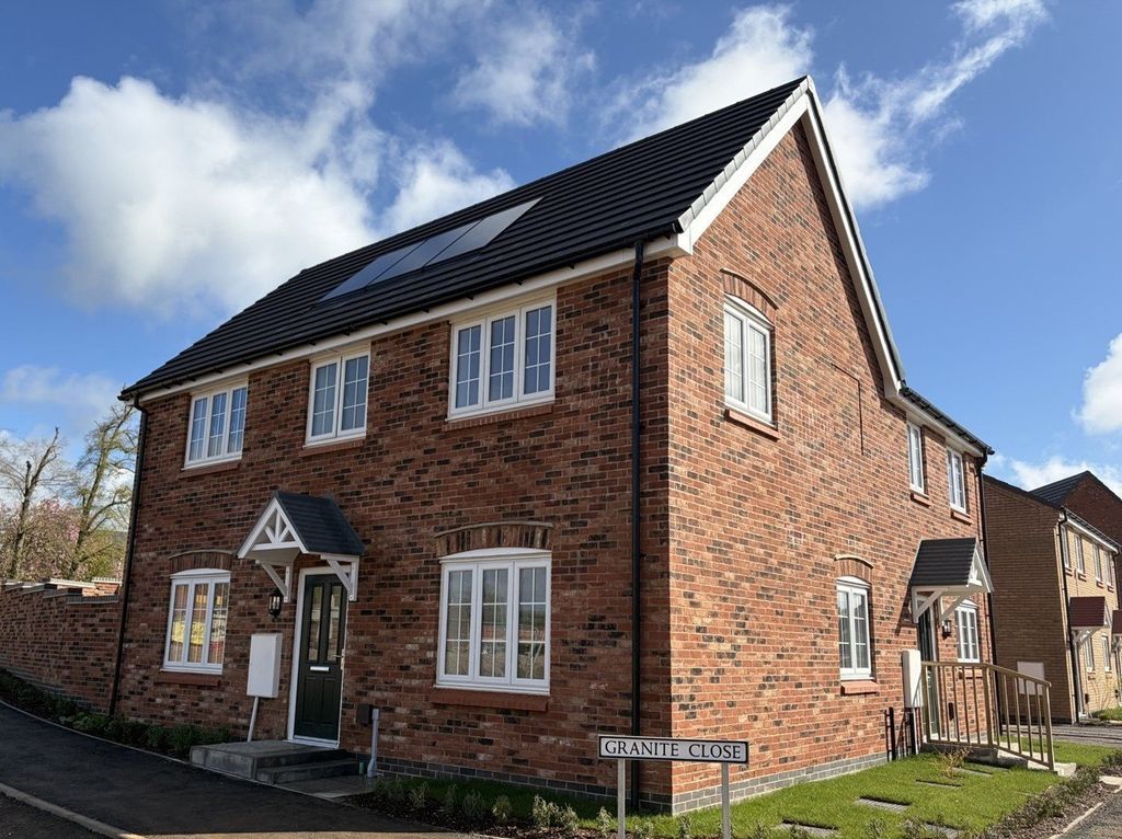 3 bed semi-detached house for saleGranite Close, Hay Meadows, Markfield LE67