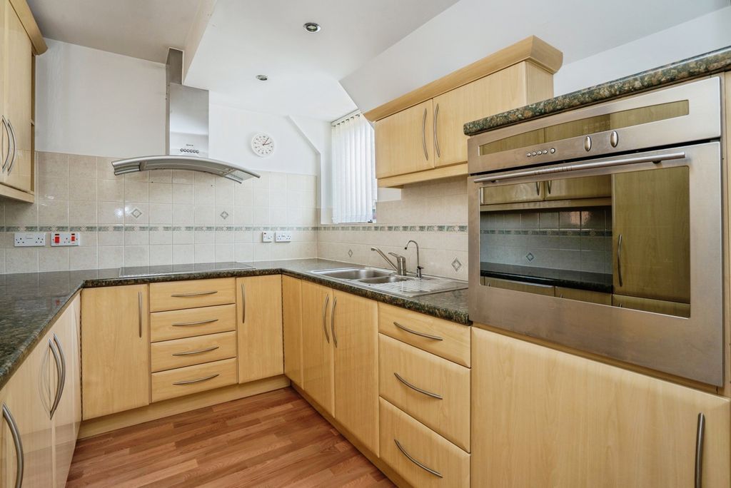 Additional image 17 of 2 bed flat for salePelham Terrace, Emsworth, Hampshire PO10