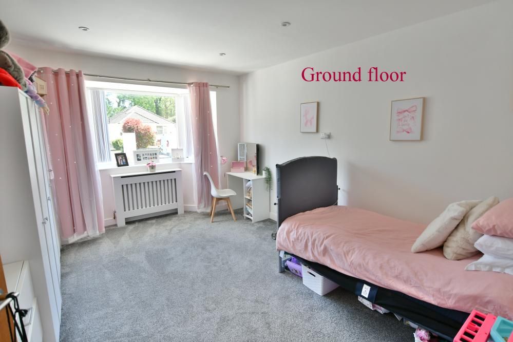 4 bed detached house for saleSkipton Close, Broadstone BH18 photo 3