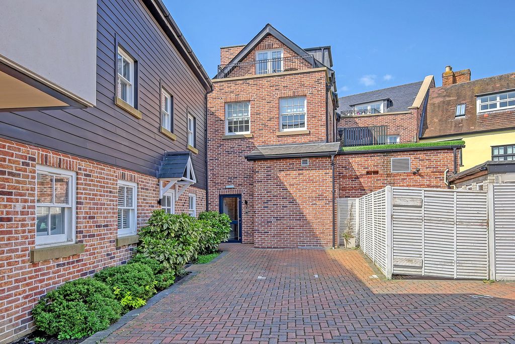 Additional image 4 of 2 bed flat for saleChapel Street, Billericay CM12