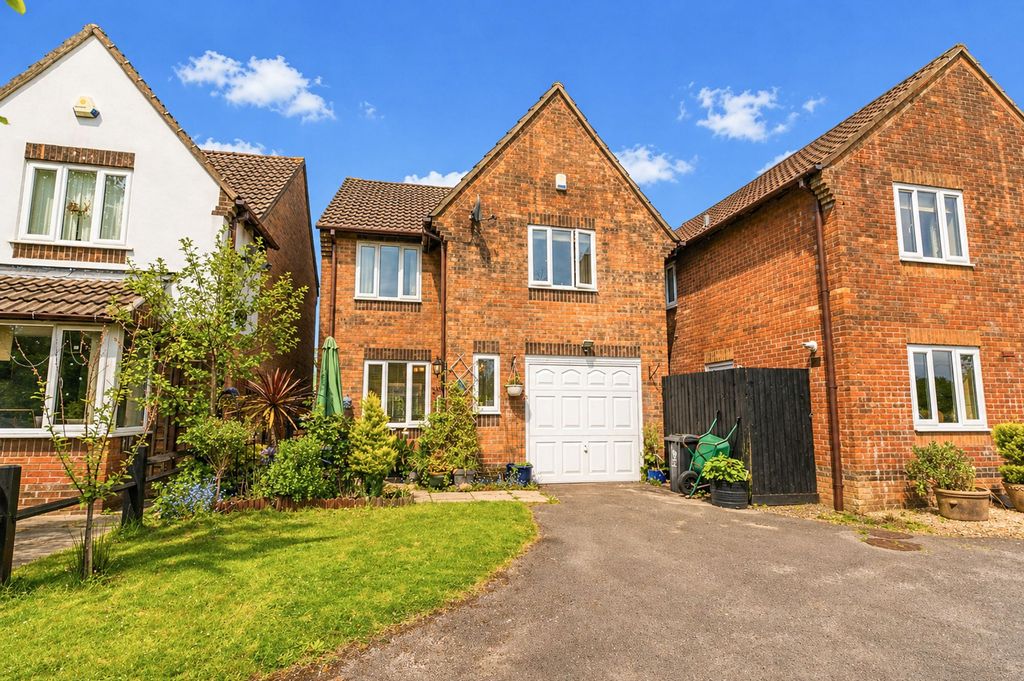 3 bed detached house for saleSquires Gate, Rogerstone NP10