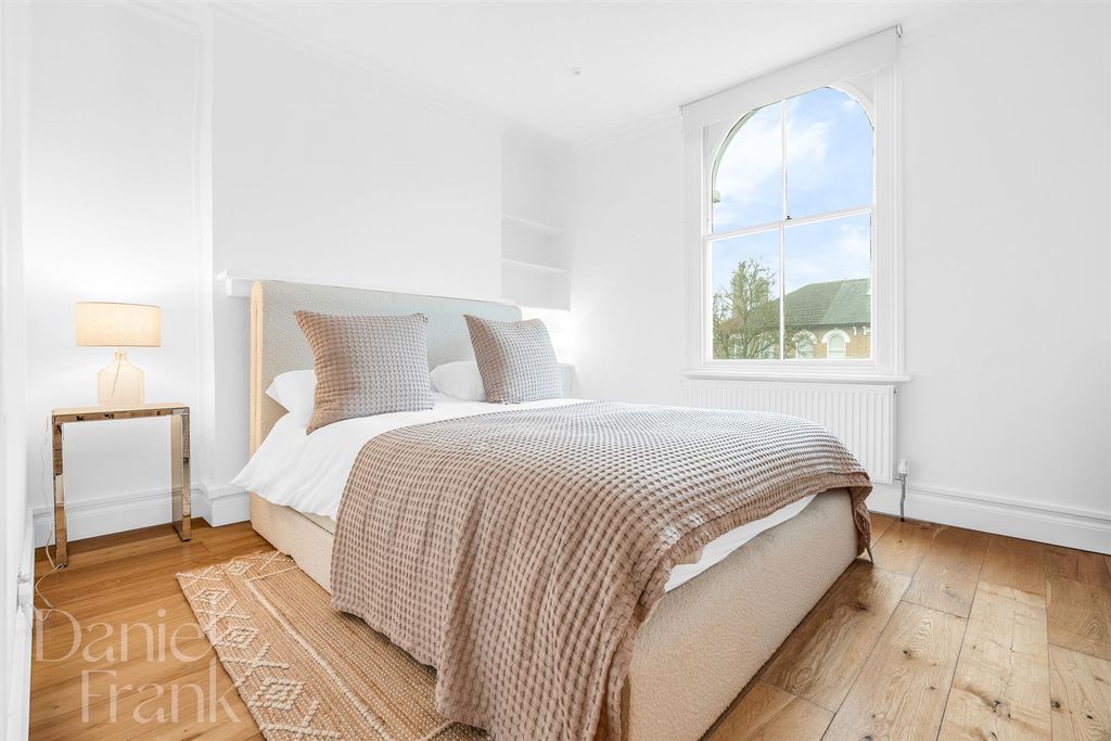 Additional image 24 of 4 bed semi-detached house for saleQueens Road, Buckhurst Hill IG9