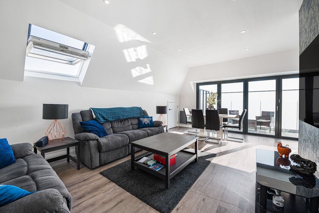 Additional image 2 of 2 bed flat for saleBrampton Road, Bexleyheath DA7