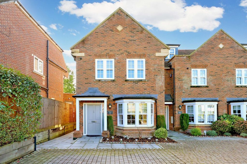 Additional image 21 of 4 bed semi-detached house for saleCandlemas Lane, Beaconsfield, Buckinghamshire HP9