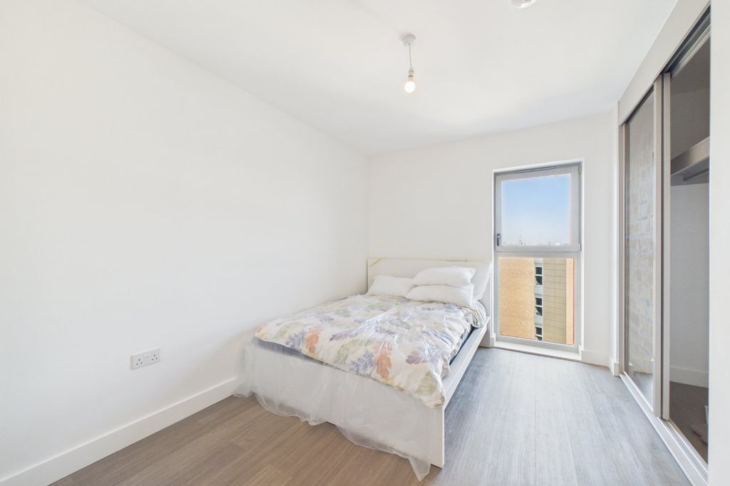Additional image 6 of 2 bed flat for saleFlagstaff Road, Reading, Berkshire RG2