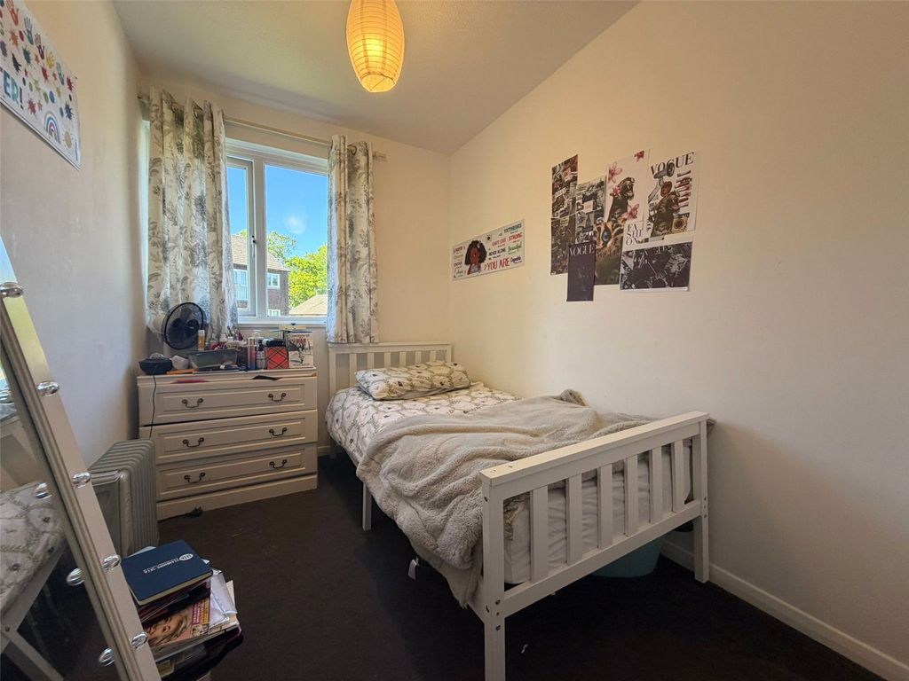 Additional image 6 of 2 bed flat for saleHallington Close, Woking, Surrey GU21