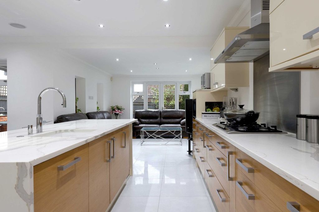 Additional image 8 of 5 bed detached house for saleLord Reith Place, Beaconsfield, Buckinghamshire HP9