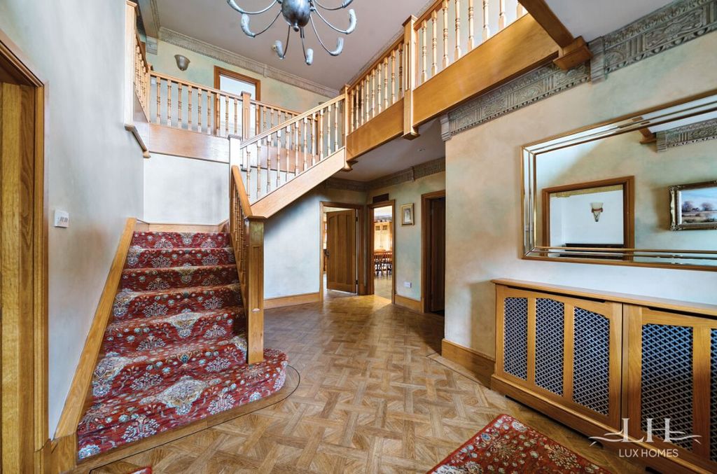 Additional image 2 of 6 bed detached house for saleParkstone Avenue, Emerson Park RM11