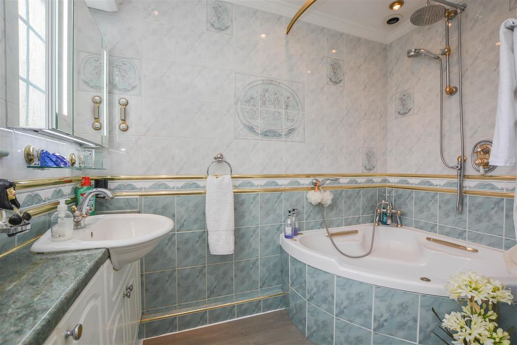 Additional image 18 of 4 bed detached house for salePlovers Barron, Wyatts Green, Brentwood CM15