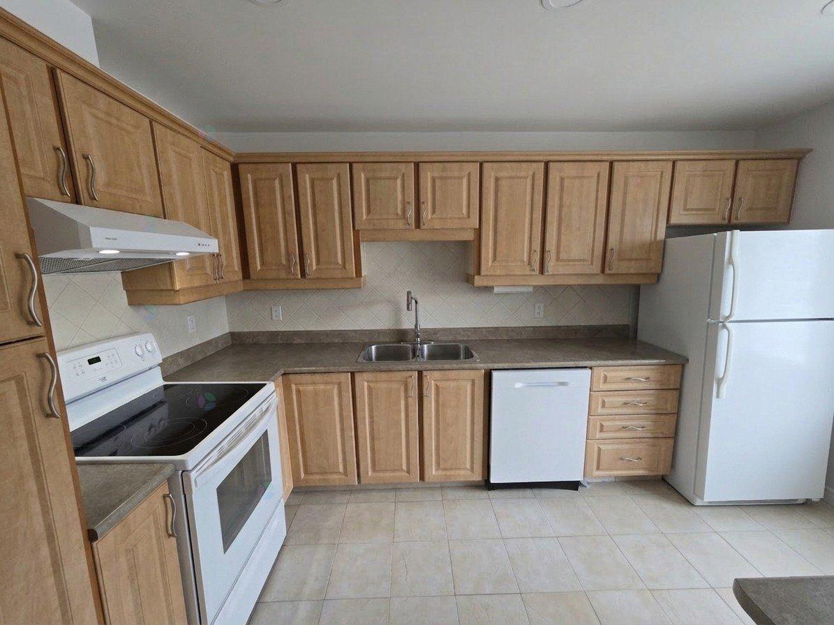 5221 Rue Riviera
