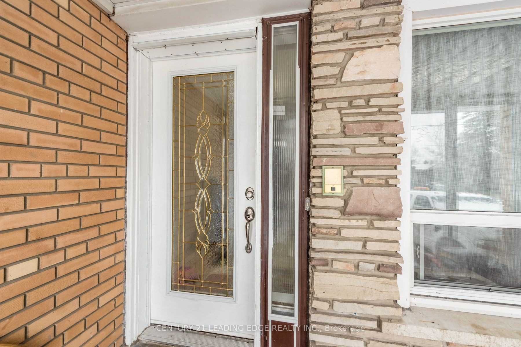 Additional image 4 of 213 Grandravine Drive, Toronto, ON, M3J 1B9