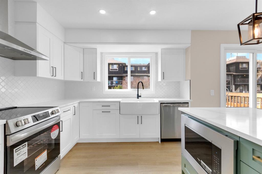 Additional image 5 of 956 Bracewood Rise SW, Calgary, AB, T2W 3C9