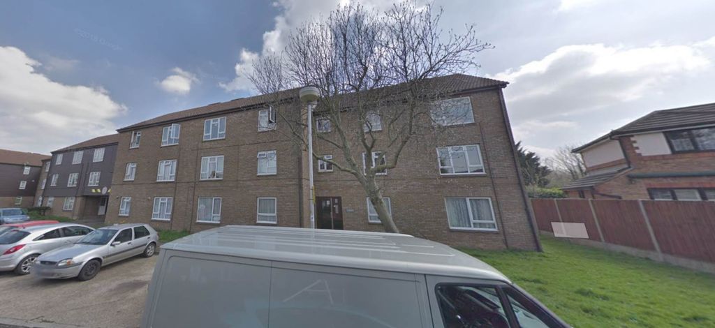 2 bed flat for saleLandau Way, Broxbourne EN10
