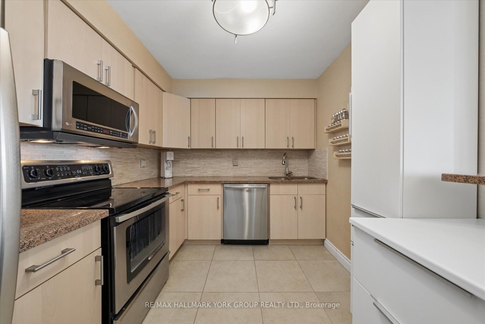 Additional image 3 of 512-81 Townsgate Drive, Vaughan, ON, L4J 8E6