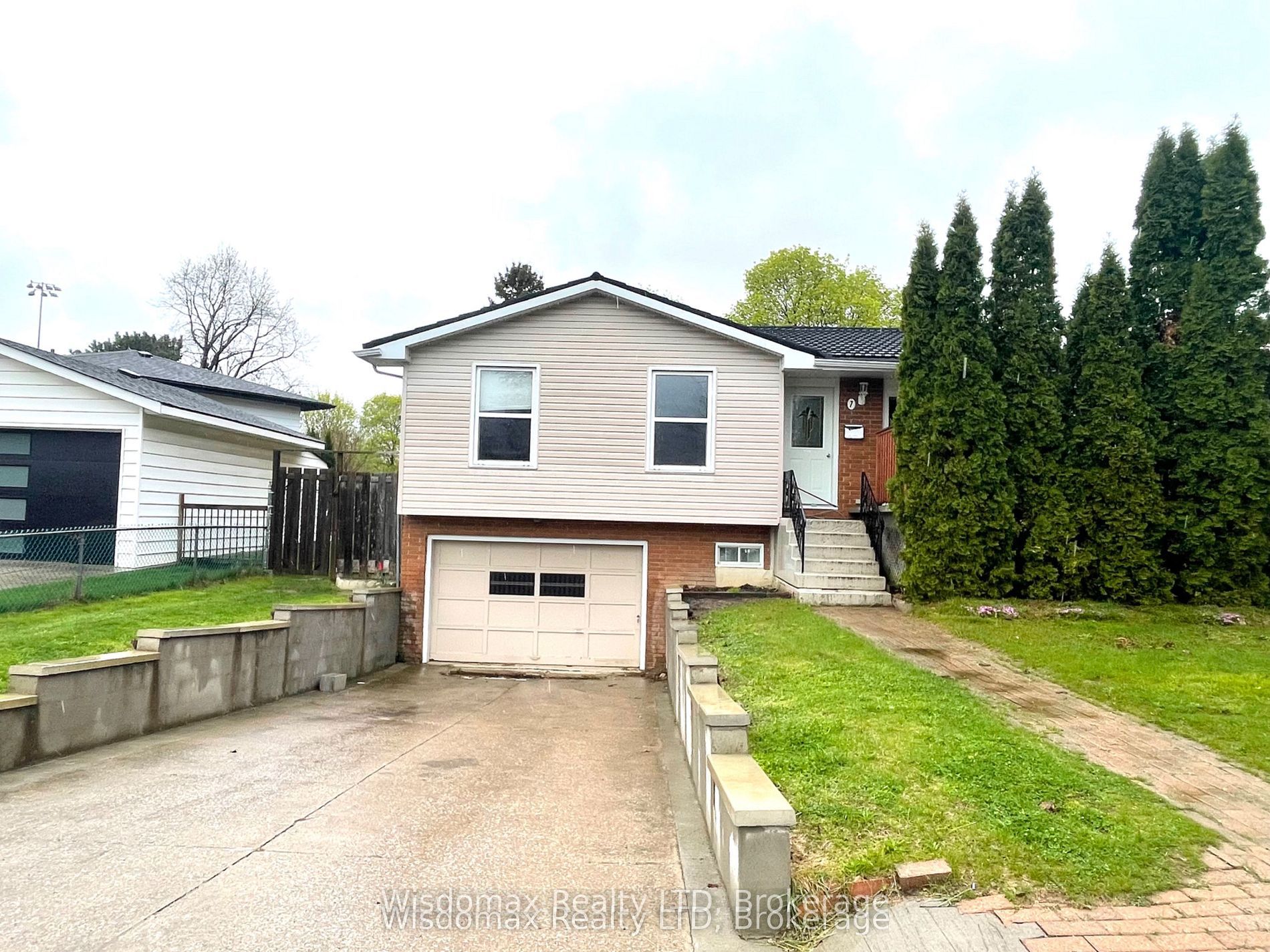 7 Greenmeadow Court, St. Catharines, ON, L2P 1X7