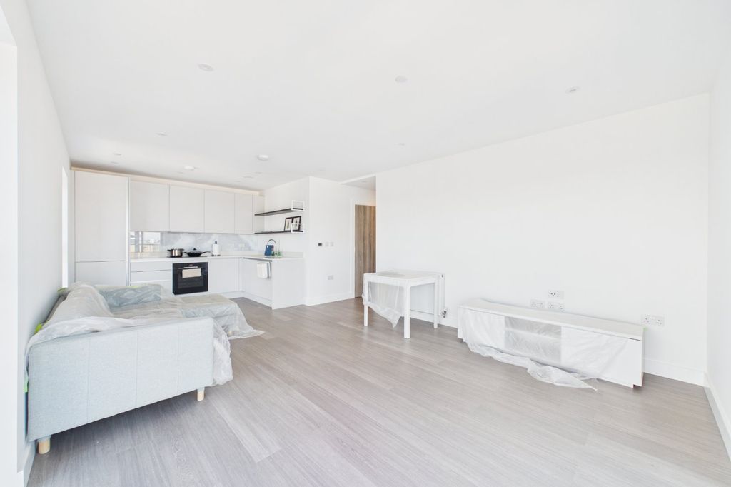 Additional image 5 of 2 bed flat for saleFlagstaff Road, Reading, Berkshire RG2