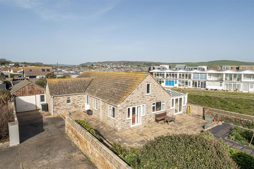 4 bed detached bungalow for saleWest Cliff Road, West Bay, Bridport DT6