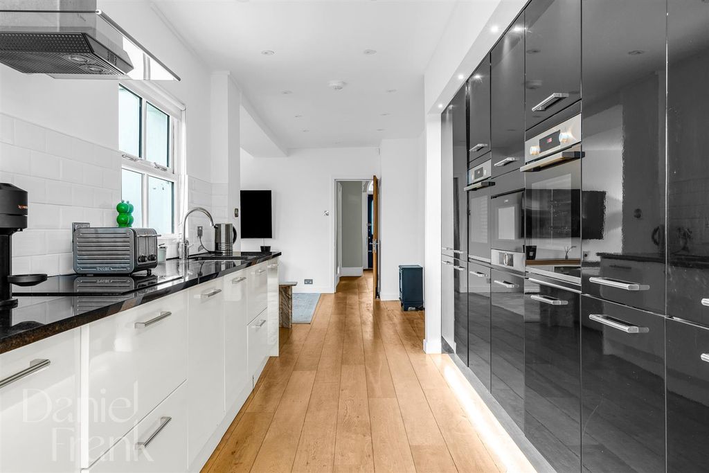 Additional image 8 of 4 bed semi-detached house for saleQueens Road, Buckhurst Hill IG9