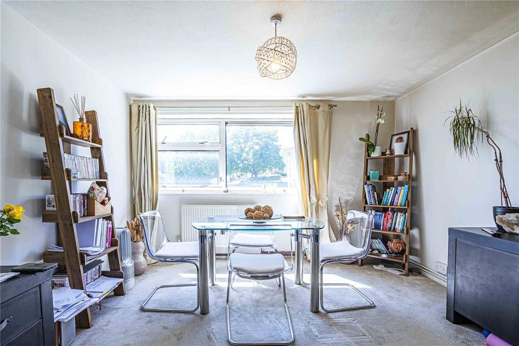 Additional image 5 of 2 bed flat for saleBeech Drive, Berkhamsted, Hertfordshire HP4
