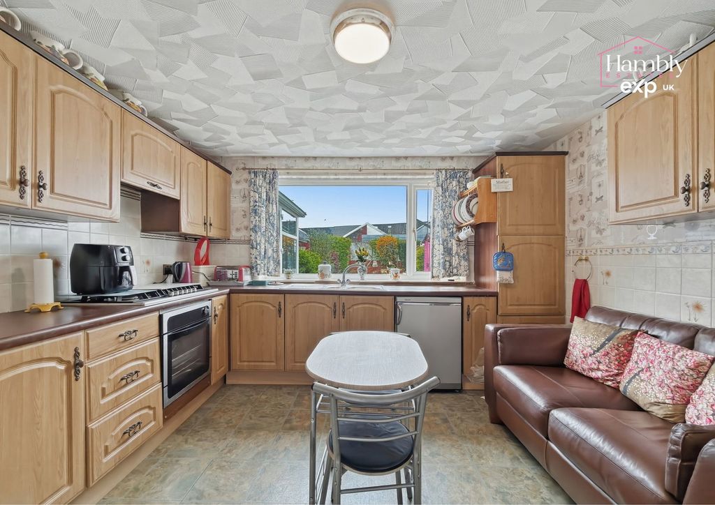 4 bed detached house for salePark Road, Bargoed, Caerphilly CF81 photo 4