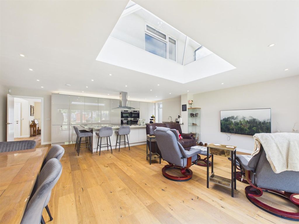 Additional image 9 of 4 bed detached house for saleLangdon Avenue, Bedgrove, Aylesbury HP21