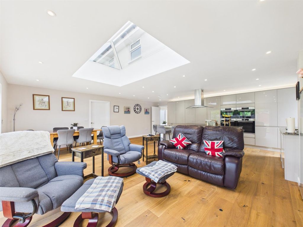Additional image 10 of 4 bed detached house for saleLangdon Avenue, Bedgrove, Aylesbury HP21
