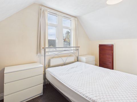 Room 7, Divinity Road OX4, Room to rent