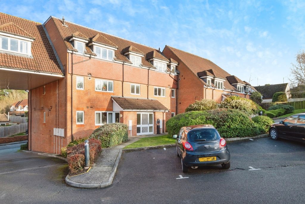 2 bed flat for saleLenborough Road, Buckingham MK18