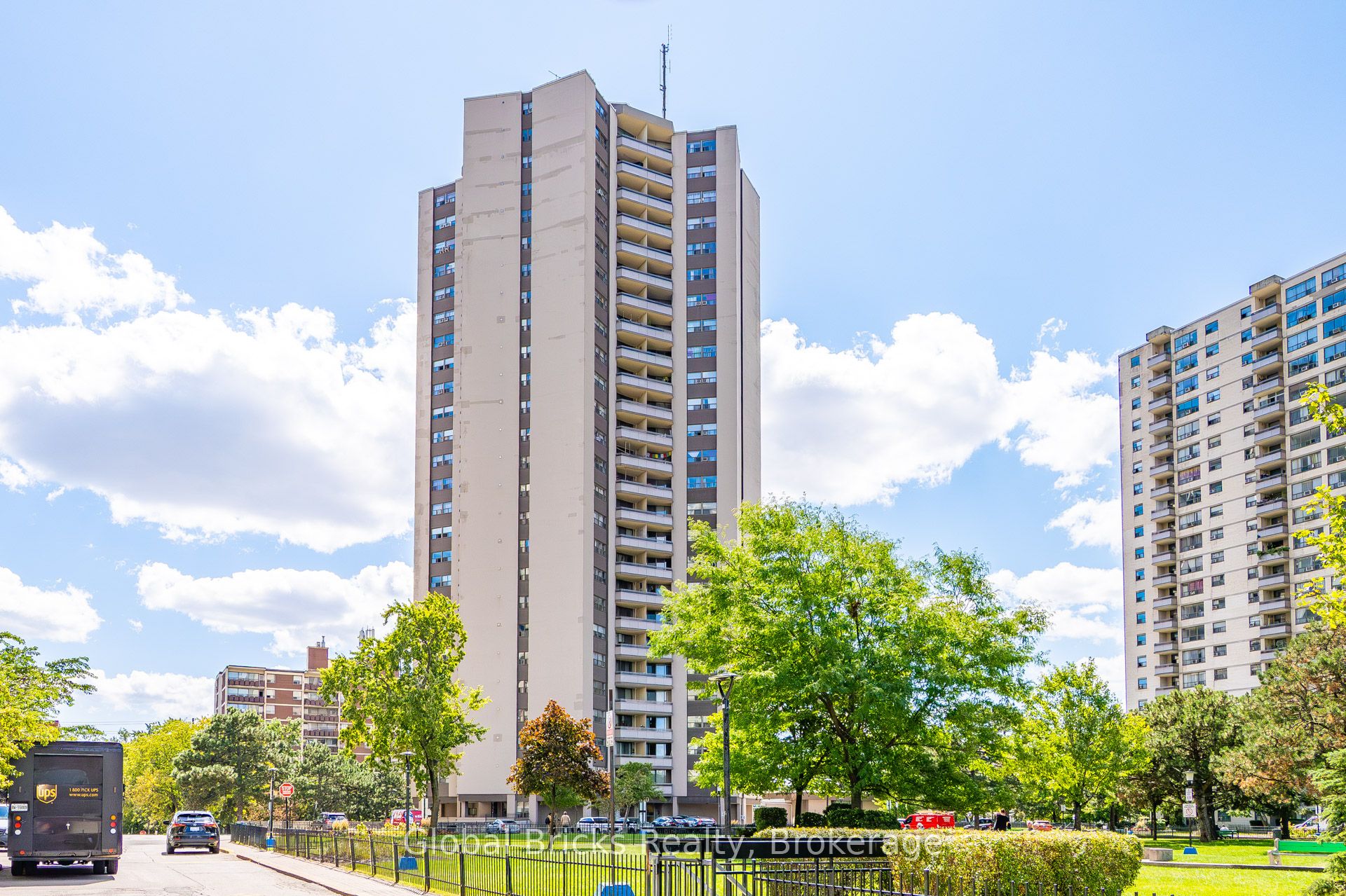 Additional image 3 of 1904-380 Dixon Road, Toronto, ON, M9R 1T3